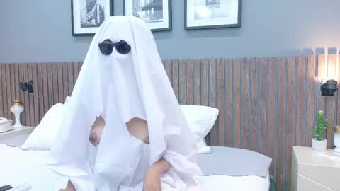 LUNA  online show from 10/12/25, 06:01