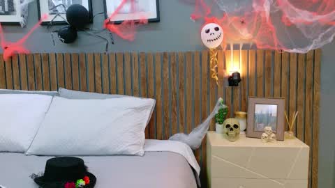 LUNA  online show from 10/29/25, 01:02