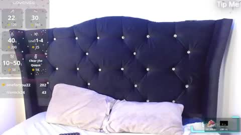 luna_starr69 online show from 11/28/25, 09:17