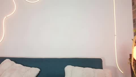 luna_valen online show from 04/16/26, 03:40