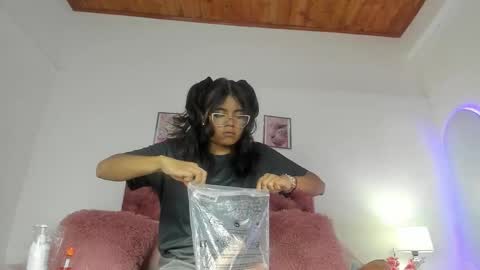 luna_velveth1 online show from 02/02/26, 01:04