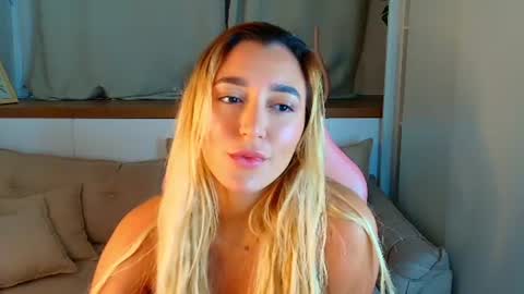Snapshot of luna_velvvet chatting on 07/03/26, 07:53 Luna online show from 07/03/26, 07:53