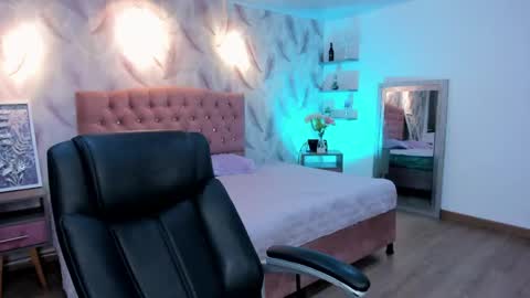  Luna online show from 04/24/26, 03:09