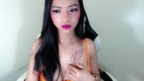 luna_whitedoll online show from 04/13/26, 11:54