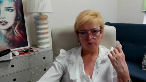 L u n a online show from 04/23/26, 12:40