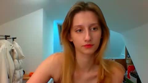 Snapshot of luna_xsensual chatting on 12/18/24, 05:52 L U N A online show from 12/18/24, 05:52