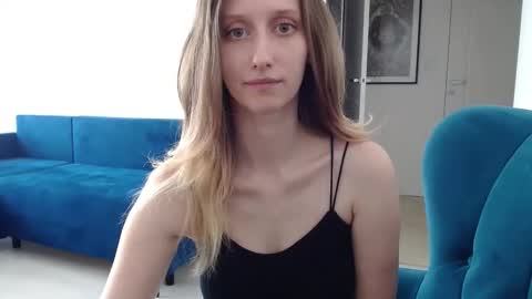 Snapshot of luna_xsensual chatting on 09/17/25, 12:40 L U N A online show from 09/17/25, 12:40