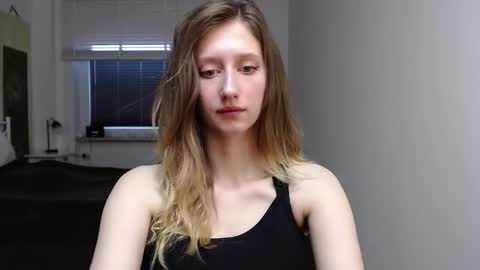 Snapshot of luna_xsensual chatting on 09/22/25, 05:31 L U N A online show from 09/22/25, 05:31