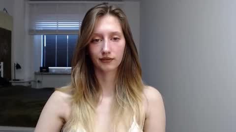 Snapshot of luna_xsensual chatting on 09/26/25, 05:55 L U N A online show from 09/26/25, 05:55