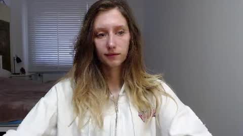 Snapshot of luna_xsensual chatting on 10/06/25, 05:27 L U N A online show from 10/06/25, 05:27