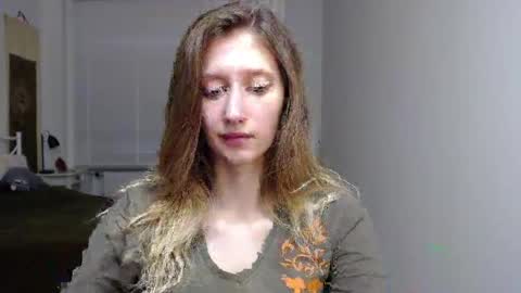 Snapshot of luna_xsensual chatting on 10/17/25, 05:43 L U N A online show from 10/17/25, 05:43