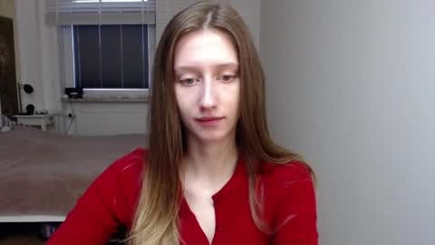 L U N A  online show from 04/08/26, 05:51