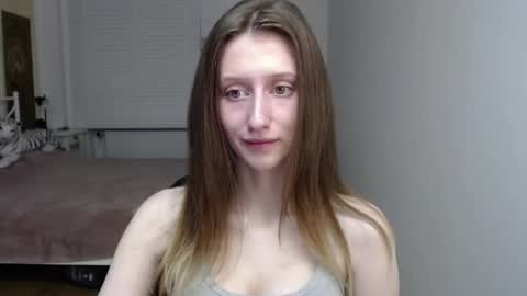 L U N A  online show from 04/15/26, 05:58