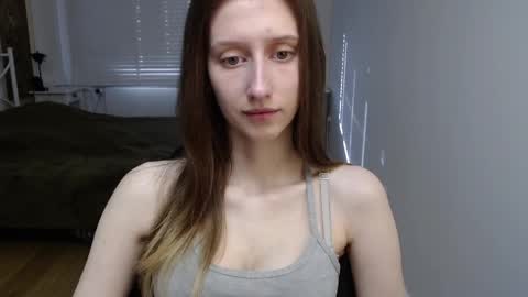 L U N A  online show from 04/22/26, 06:05