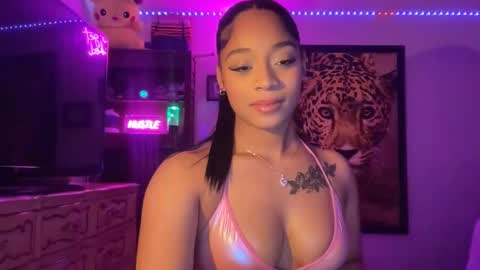 lunaa_11 online show from 04/30/26, 05:25