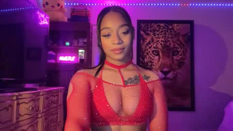Snapshot of lunaa_11 chatting on 05/01/26, 05:12 lunaa_11 online show from 05/01/26, 05:12