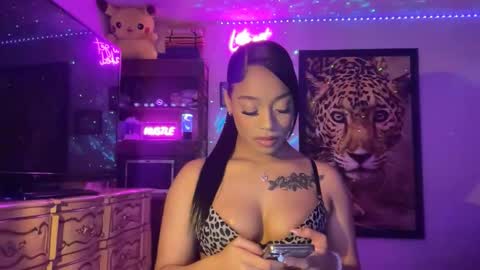 Snapshot of lunaa_11 chatting on 05/22/26, 05:25 lunaa_11 online show from 05/22/26, 05:25