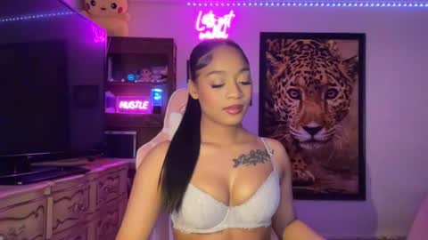 Snapshot of lunaa_11 chatting on 08/01/26, 05:29 lunaa_11 online show from 08/01/26, 05:29