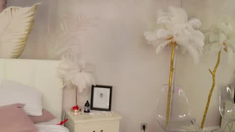 Snapshot of lunaa_baby_girl chatting on 03/02/26, 07:15 Luna online show from 03/02/26, 07:15