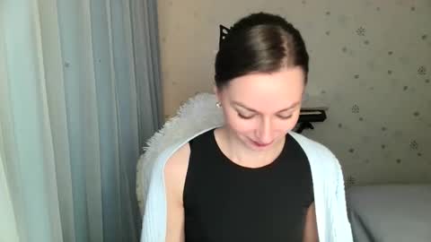 lunaa_bluee online show from 11/05/25, 07:58