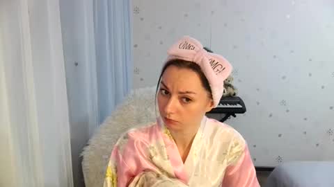 lunaa_bluee online show from 11/19/25, 05:07