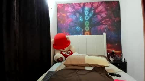 Snapshot of lunaa_mayerr chatting on 07/14/26, 02:05 lunaa mayer online show from 07/14/26, 02:05