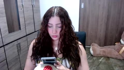 Snapshot of lunaa_sub chatting on 07/21/26, 08:00 lunaa_sub online show from 07/21/26, 08:00
