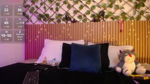 lunaaa_07 online show from 05/05/26, 04:20