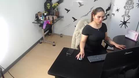 Snapshot of lunaaitana chatting on 10/24/25, 02:35 lunaaitana online show from 10/24/25, 02:35