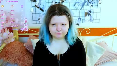 Snapshot of lunaar_ chatting on 05/30/26, 06:21 Luna online show from 05/30/26, 06:21