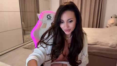 LunaBex online show from 04/20/26, 06:20