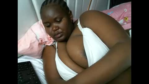 lunabloom01 online show from 09/09/25, 07:24