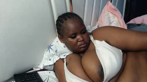 lunabloom01 online show from 10/09/25, 03:43