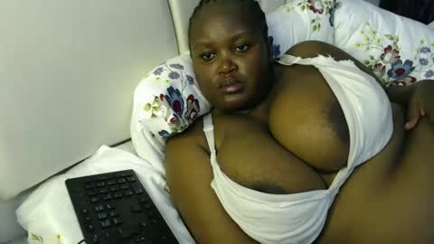 lunabloom01 online show from 02/01/26, 11:09