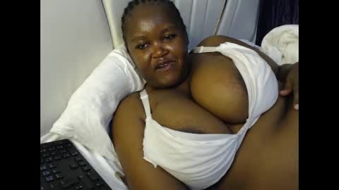 lunabloom01 online show from 02/04/26, 10:21