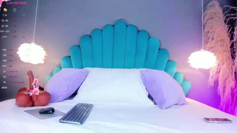 Luna  online show from 10/21/25, 05:13