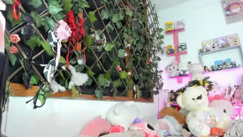 Snapshot of lunacristal_moon chatting on 02/13/25, 07:24 lunacristal_moon online show from 02/13/25, 07:24