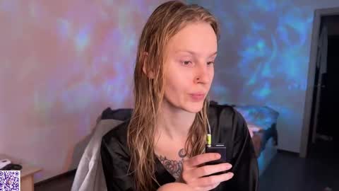 Snapshot of lunacyy chatting on 09/09/25, 12:37 Britney online show from 09/09/25, 12:37