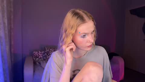 Snapshot of lunacyy chatting on 09/10/25, 04:07 Britney online show from 09/10/25, 04:07