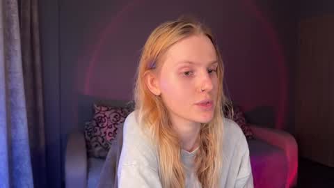 Snapshot of lunacyy chatting on 09/17/25, 03:57 Britney online show from 09/17/25, 03:57