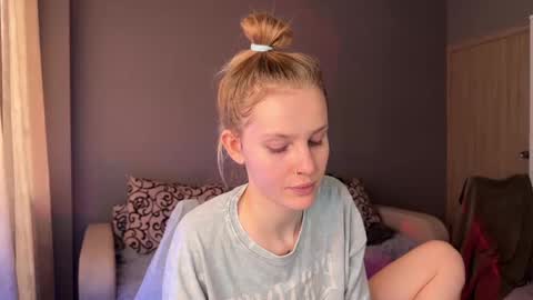 Snapshot of lunacyy chatting on 09/18/25, 05:31 Britney online show from 09/18/25, 05:31