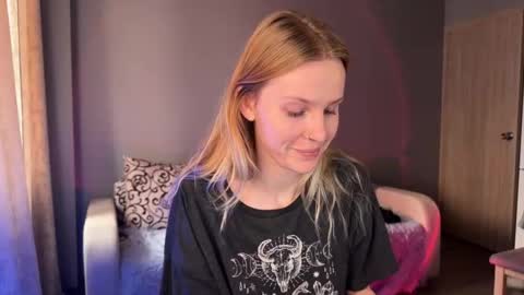 Snapshot of lunacyy chatting on 09/20/25, 05:19 Britney online show from 09/20/25, 05:19