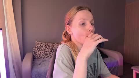 Snapshot of lunacyy chatting on 09/27/25, 05:45 Britney online show from 09/27/25, 05:45