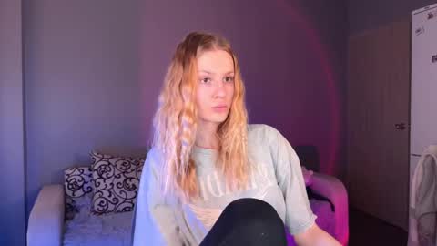 Snapshot of lunacyy chatting on 09/30/25, 08:19 Britney online show from 09/30/25, 08:19