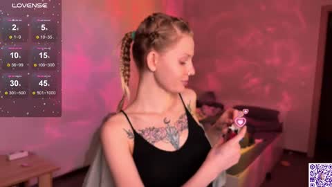 Snapshot of lunacyy chatting on 10/03/25, 07:55 Britney online show from 10/03/25, 07:55