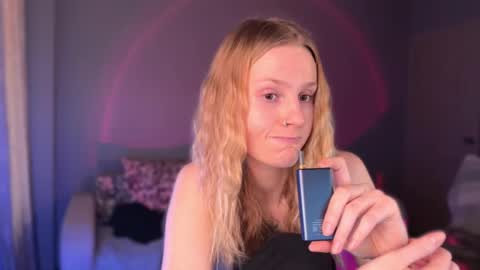 Snapshot of lunacyy chatting on 10/05/25, 08:12 Britney online show from 10/05/25, 08:12