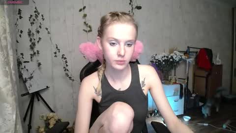 Snapshot of lunacyy chatting on 10/15/25, 08:09 Britney online show from 10/15/25, 08:09