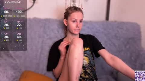 Snapshot of lunacyy chatting on 10/24/25, 03:52 Britney online show from 10/24/25, 03:52