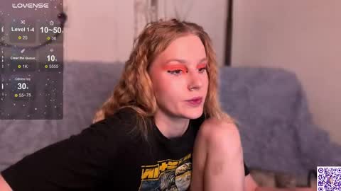 Snapshot of lunacyy chatting on 10/25/25, 04:02 Britney online show from 10/25/25, 04:02