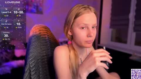 Snapshot of lunacyy chatting on 11/07/25, 05:35 Britney online show from 11/07/25, 05:35